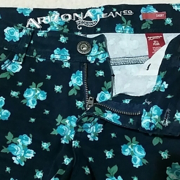 Juniors sz 3 denim rose pattern shorts - Picture 4 of 4